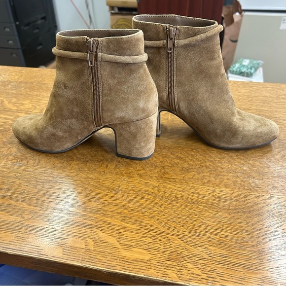 BELLA VITA Women’s Brown Chain Link Diaz Almond Block Heel Leather Booties 7.5M - Picture 9 of 10